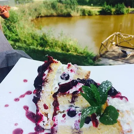 Villa Sobótka Bed and breakfast